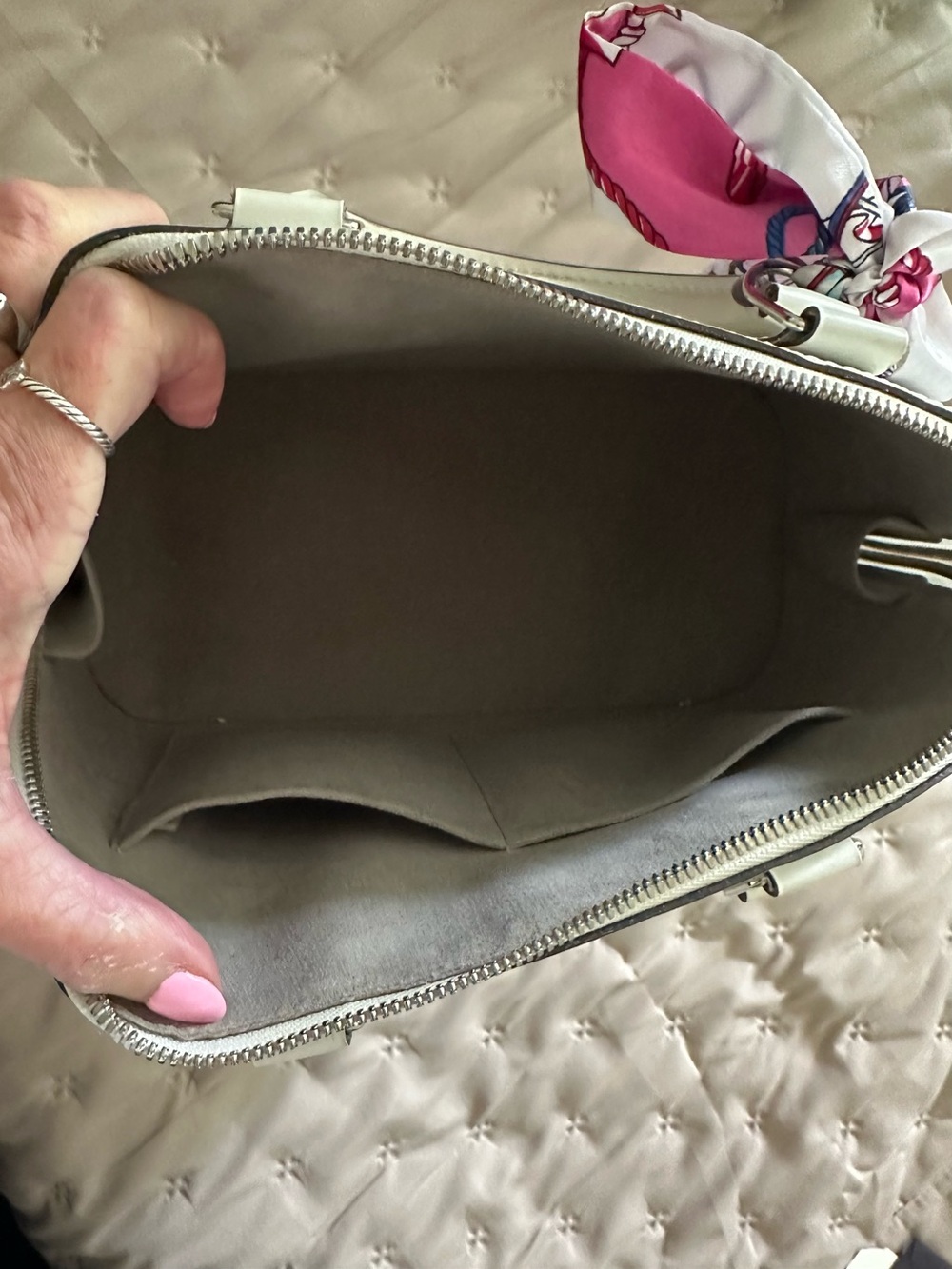 Louis Vuitton White Alma MM Top-Handle Bag with Silver Hardware - Picture 6 of 11